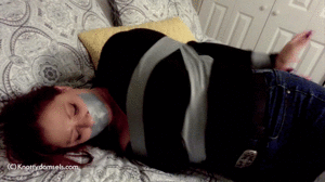 www.knottydamsels.com - Vivian Ireene Pierce: I Like Being Taped Up thumbnail